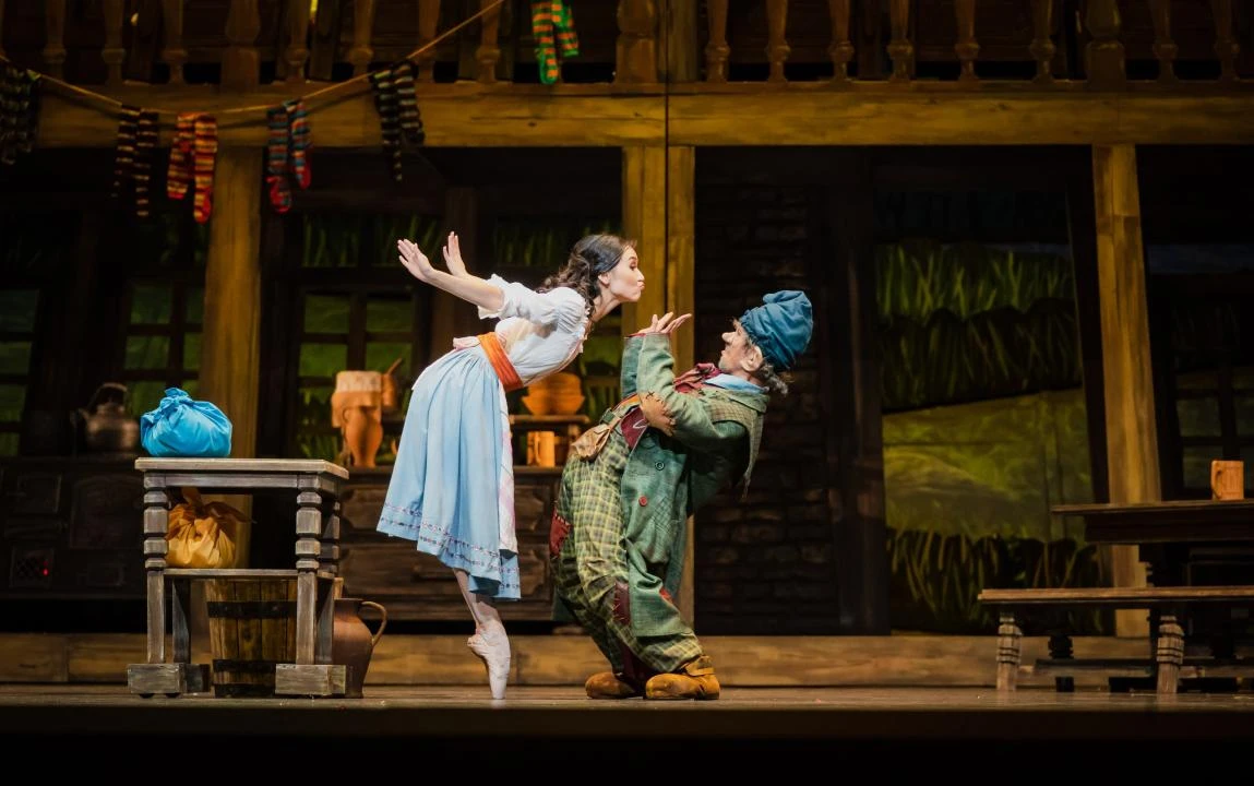 دارىندى جاستار دەبيۋتى