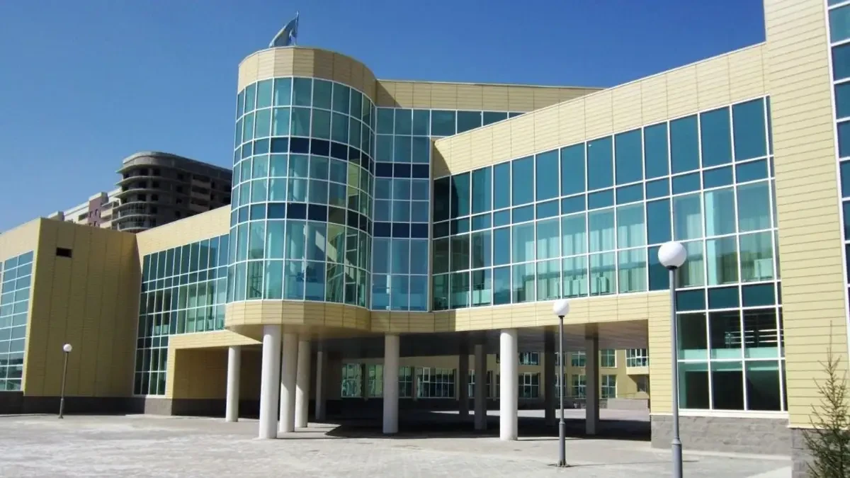 «نازارباەۆ زياتكەرلىك مەكتەپتەرىندە» وقۋ گرانتى قىمباتتايدى