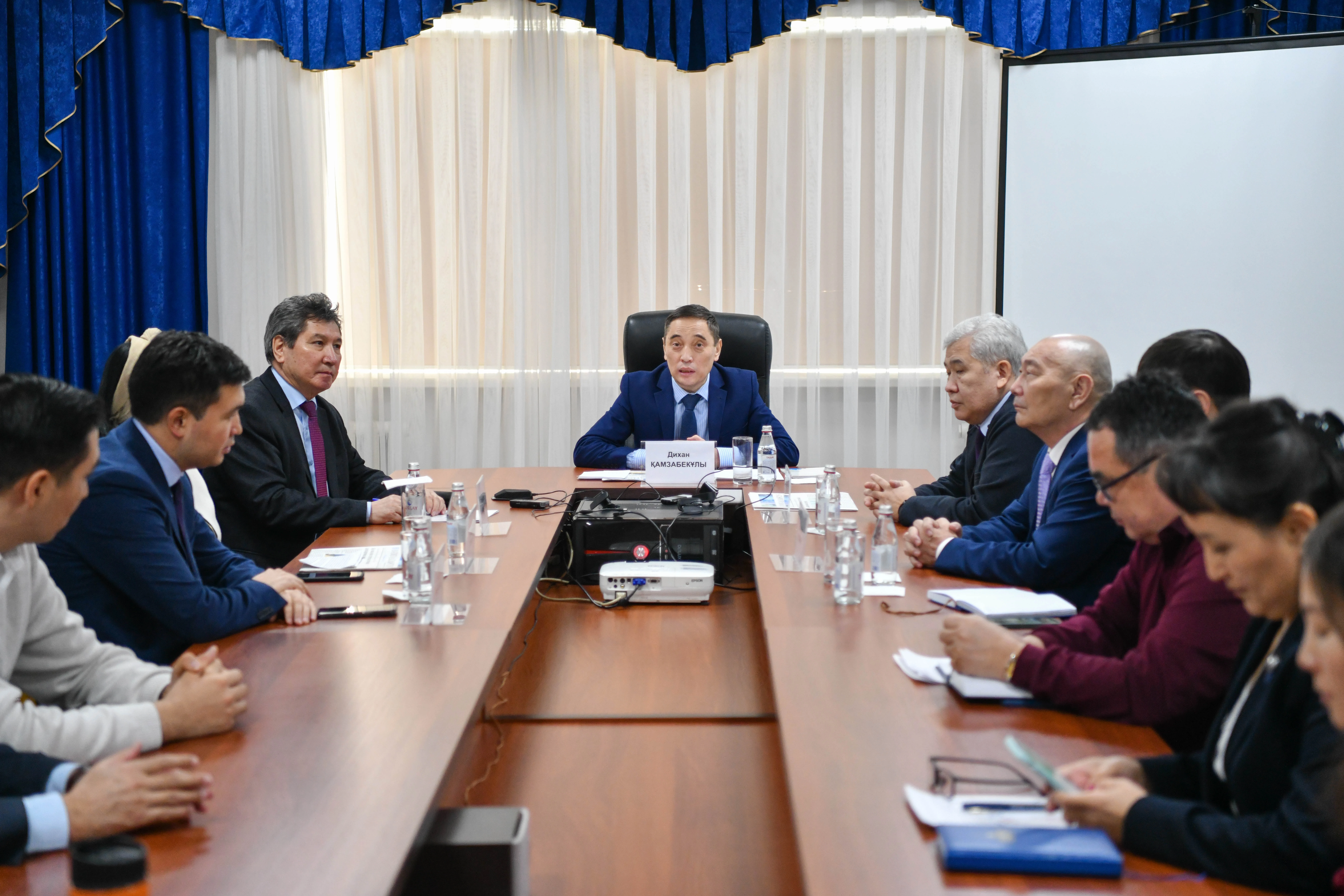 ۇلتتىق يدەولوگيانى ۇيىستىرۋ جولدارى ايتىلدى