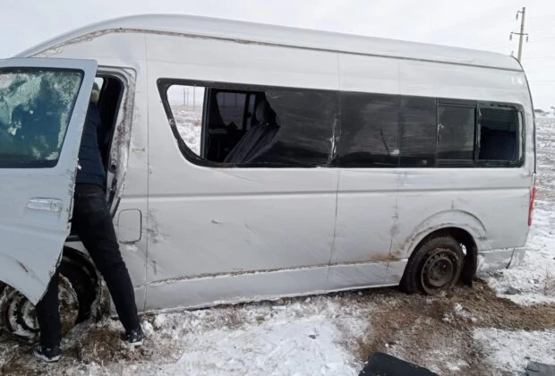 جۋرناليستەر مىنگەن كولىك جول اپاتىنا ۇشىرادى