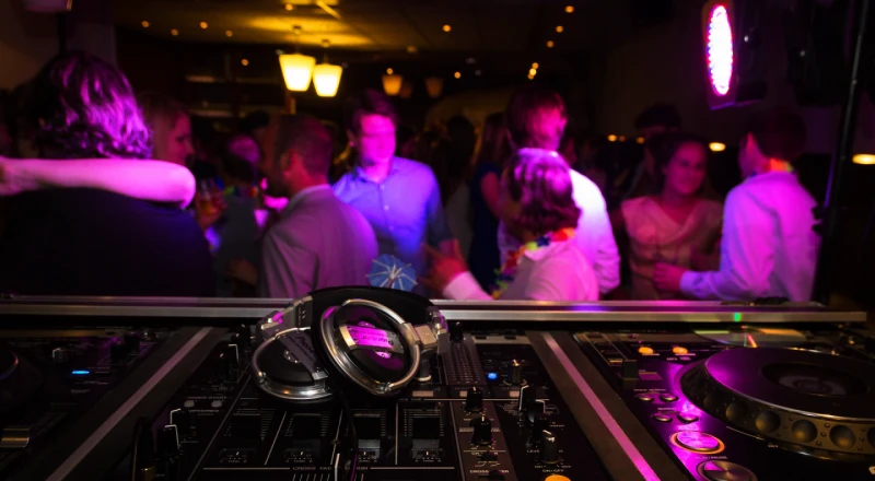 تۇنگى كلۋبقا بارعان مۇعالىمدەر جۇمىسسىز قالدى