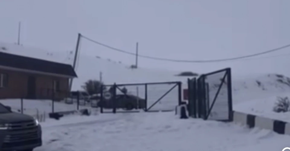 «بۇتىندەي ءبىر تاۋدى مەنشىكتەپ قورشاپ العان». دەپۋتات قارۋلى كۇزەت قويىلعان جايىلىم تۋرالى ايتتى