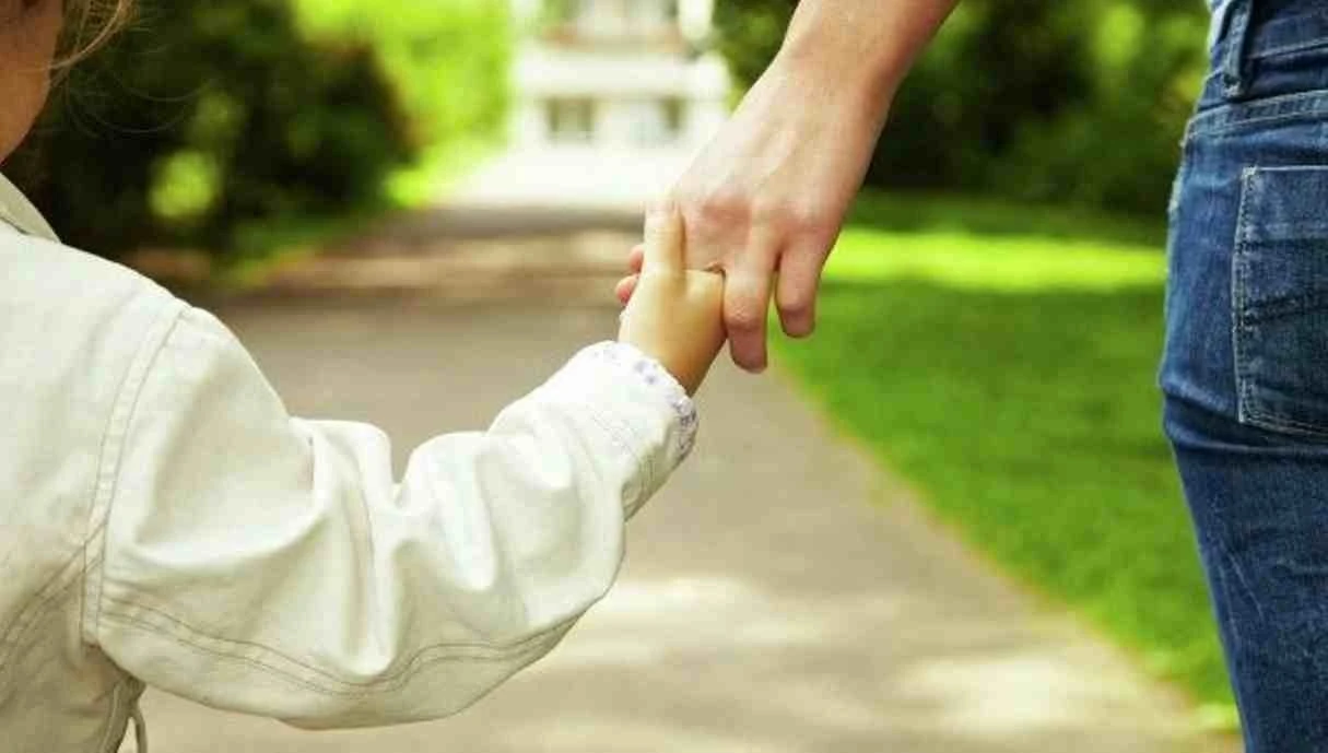 1999 جىلعا دەيىن شەتەلدىكتەر اسىراپ العان بالالار تۋرالى مالىمەت جوق – سەناتور