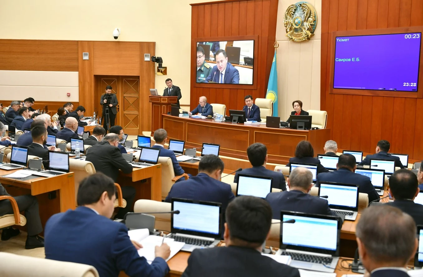 ەلەكتروموبيلگە جول اشاتىن قۇجات