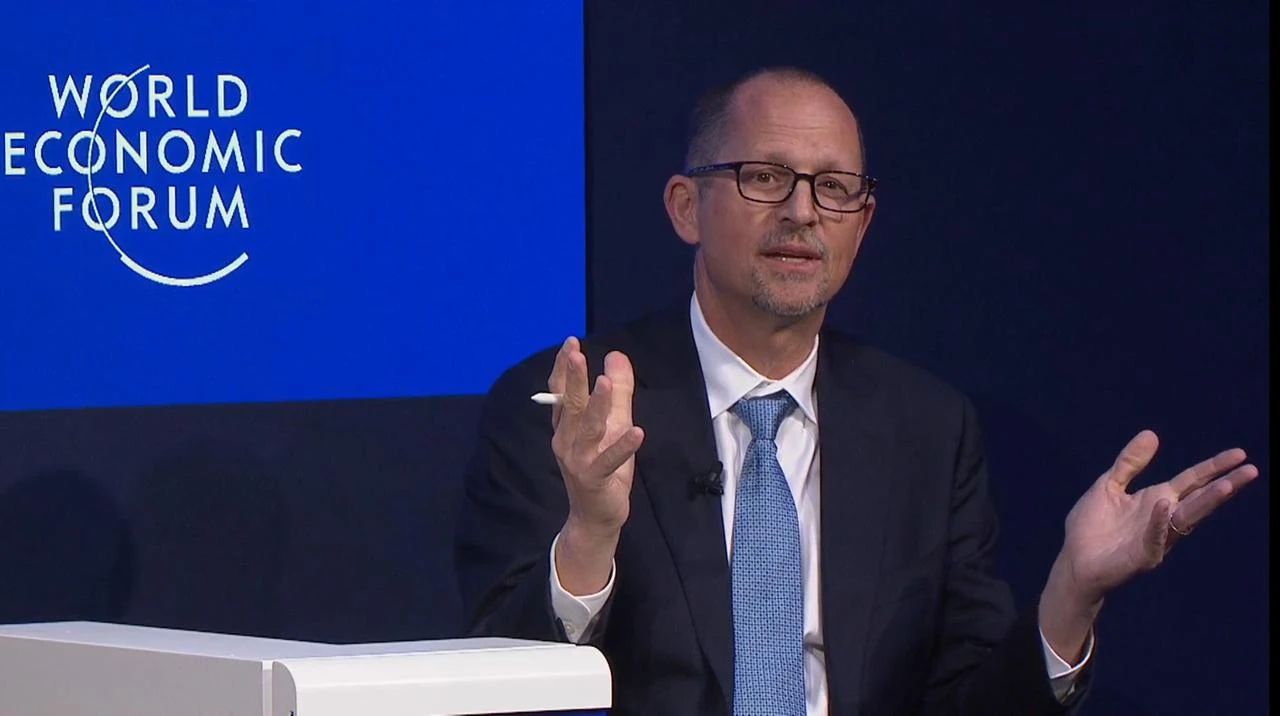 عىلىم جانە جوعارى ءبىلىم مينيسترلىگىمەن ىنتىماقتاستىق نىعايا بەرەدى - Coursera باس ديرەكتورى