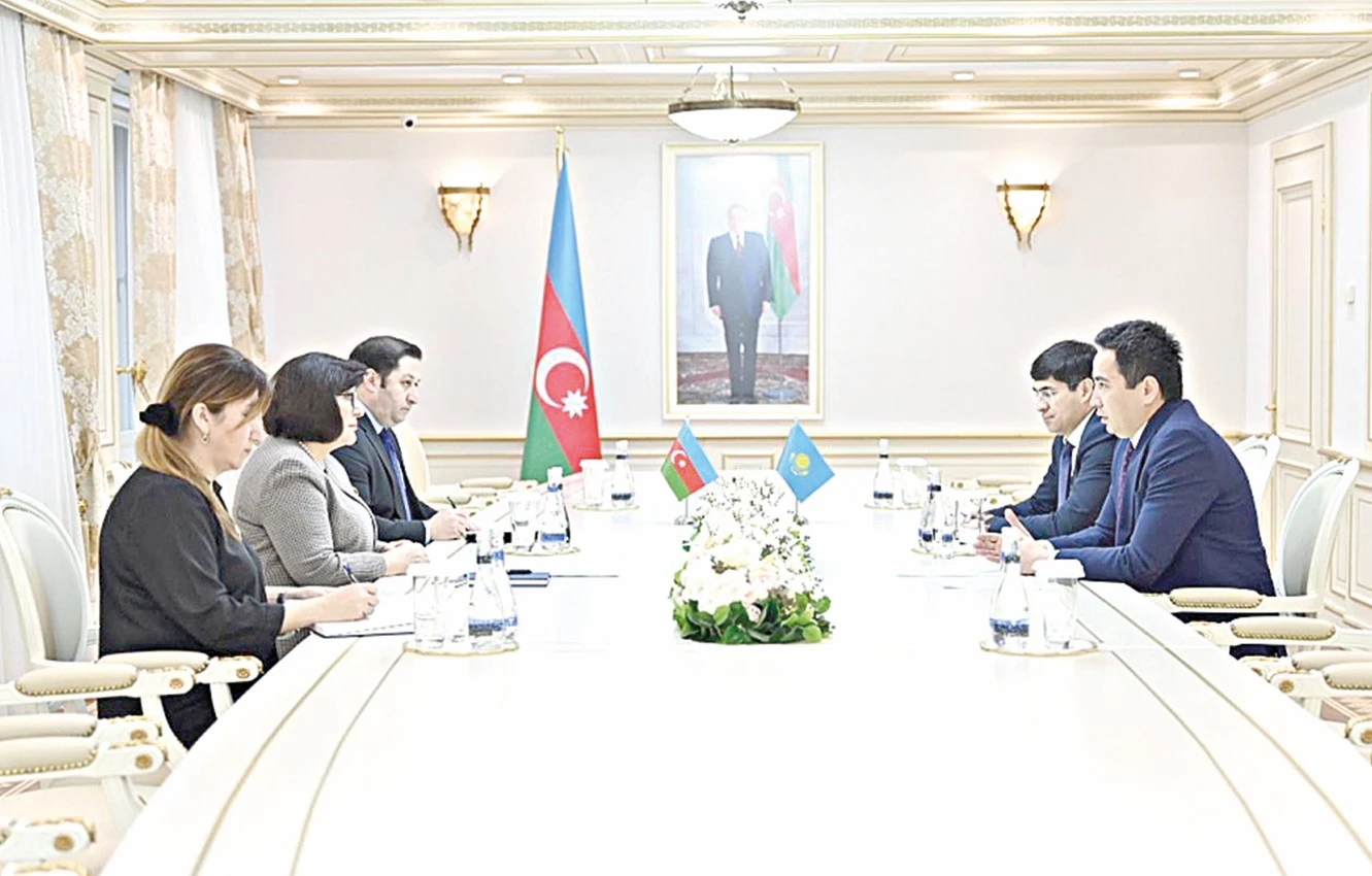 باۋىرلاس ەلمەن بايلانىس