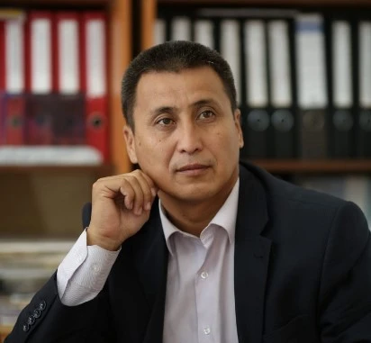 جۇمىلا كوتەرگەن جۇك جەڭىل