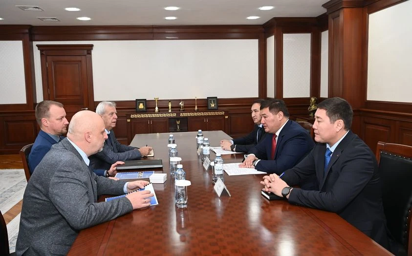 ايماق جوباسىنا قىزىعىپ تۇر