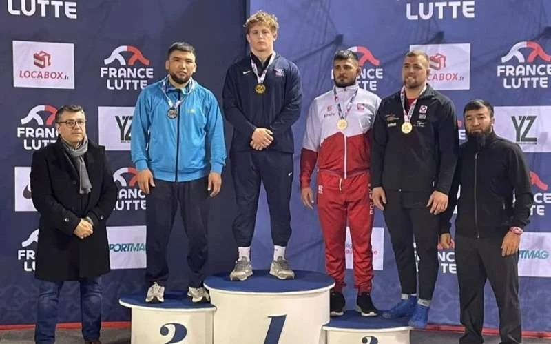 فرانتسيادان – 3 مەدال