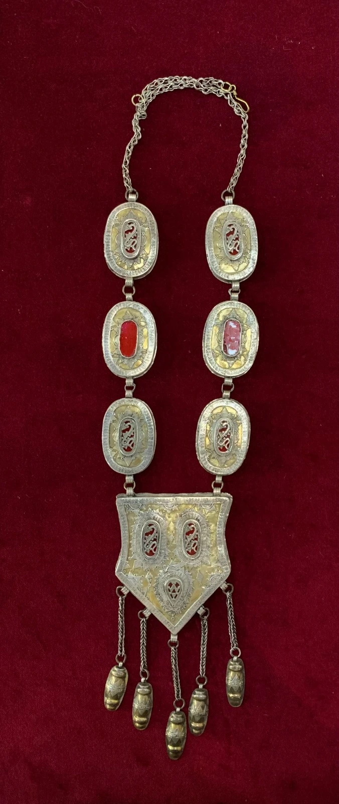 جادىگەرلەر سىر شەرتەدى