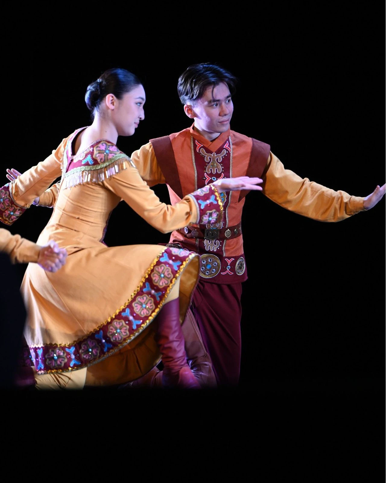 ۇلتتىق ونەرىمىز فرانتسيانى ۇيىتتى