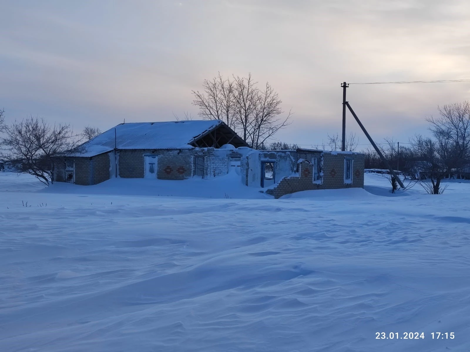 شەكاراداعى اۋىلدىڭ جابىلعانى كىمگە ءتيىمدى؟