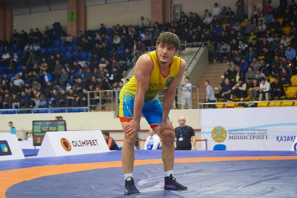 قاپ تاۋىندا تۇلەگەن قازاق