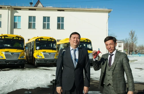 جەتىسۋدا وقۋشىلاردى تاسىمالدايتىن اۆتوبۋس بەرىلدى