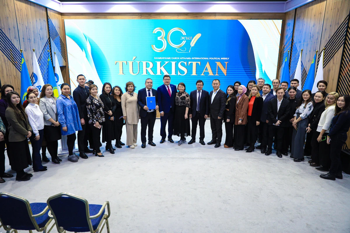 ەلدىكتى تۋ ەتكەن «Túrkistan»