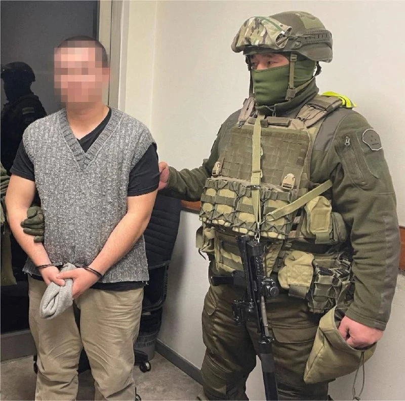 «تەرروريستىك ۇيىمعا قاتىسى بولۋى مۇمكىن». كۇدىكتىنى ەلگە اكەلدى