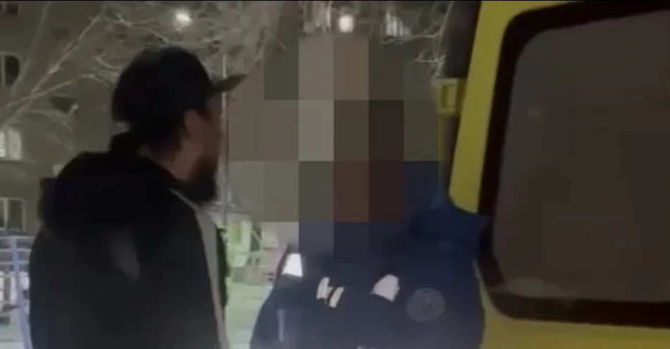 جەدەل جاردەم جۇرگىزۋشىسىن سوققىعا جىققان ەر ادامعا ىزدەۋ جاريالاندى