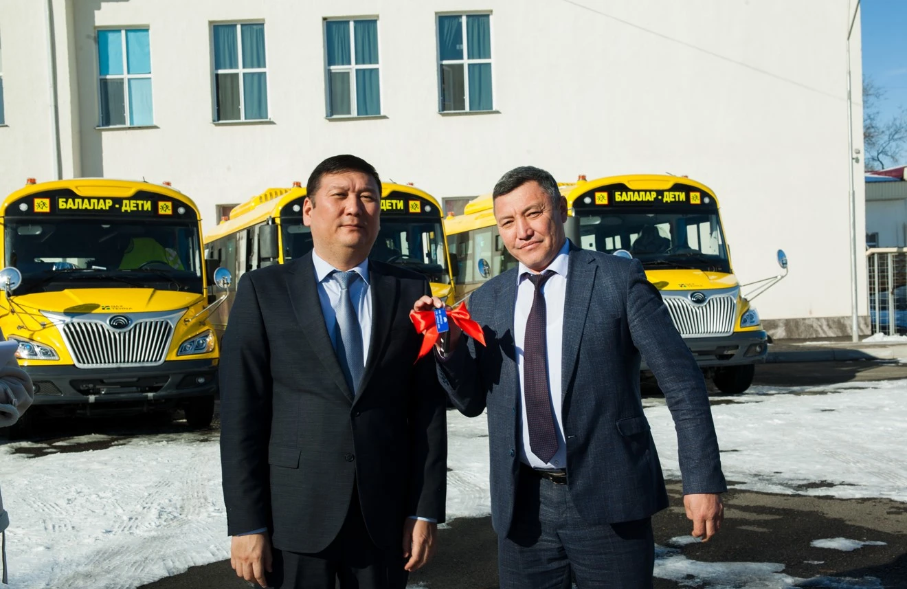 شالعايداعى مەكتەپتەرگە اۆتوبۋس بەرىلدى