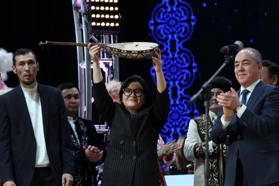 مۇحيت مۇراگەرلەرى جانە «اسىل دومبىرا»