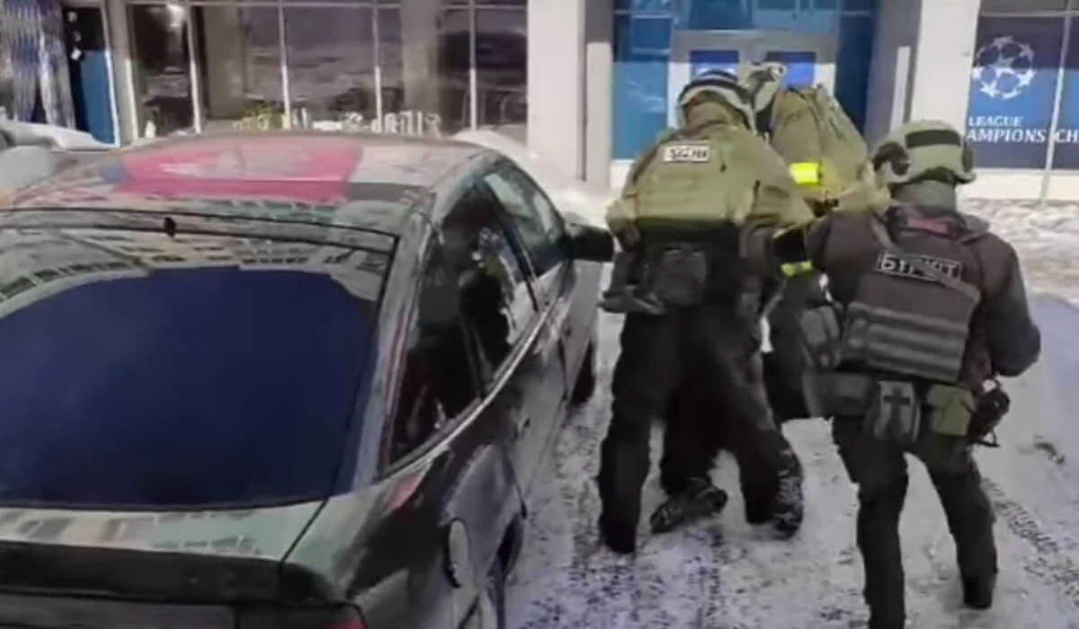 اقتوبەدە كاسىپكەردەن اقشا بوپسالاعان ەكى كۇدىكتى ۇستالدى