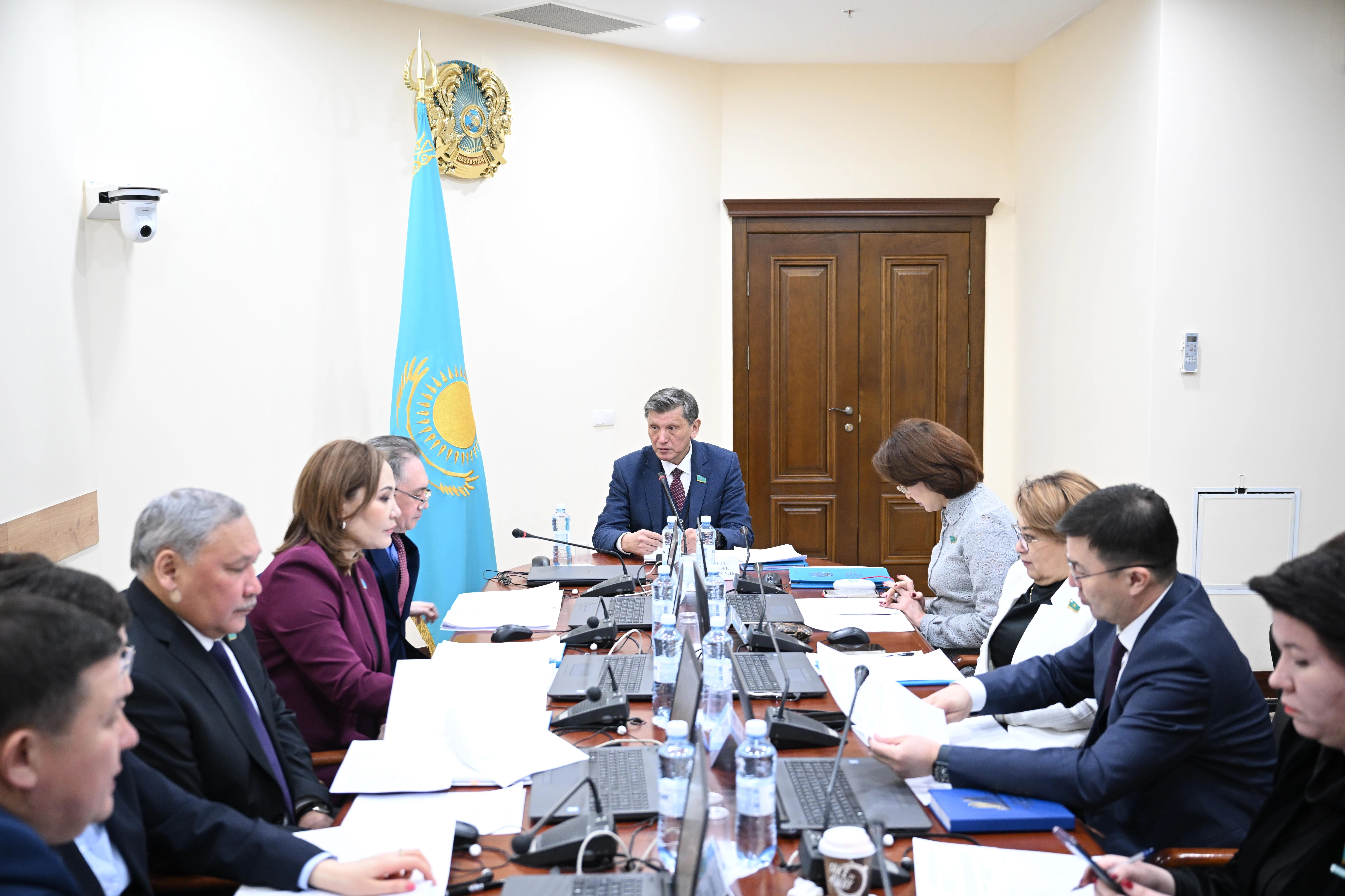 سەناتتا بالالاردىڭ قاۋىپسىزدىگى مەن قۇقىقتارىن قورعاۋ ماسەلەسى تالقىلاندى