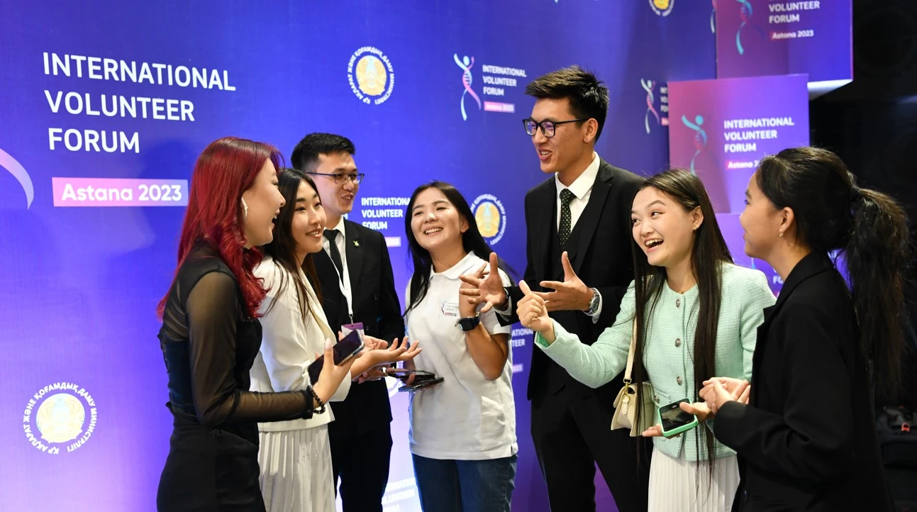 كاسىبي ۆولونتەرلەر توپتاسادى