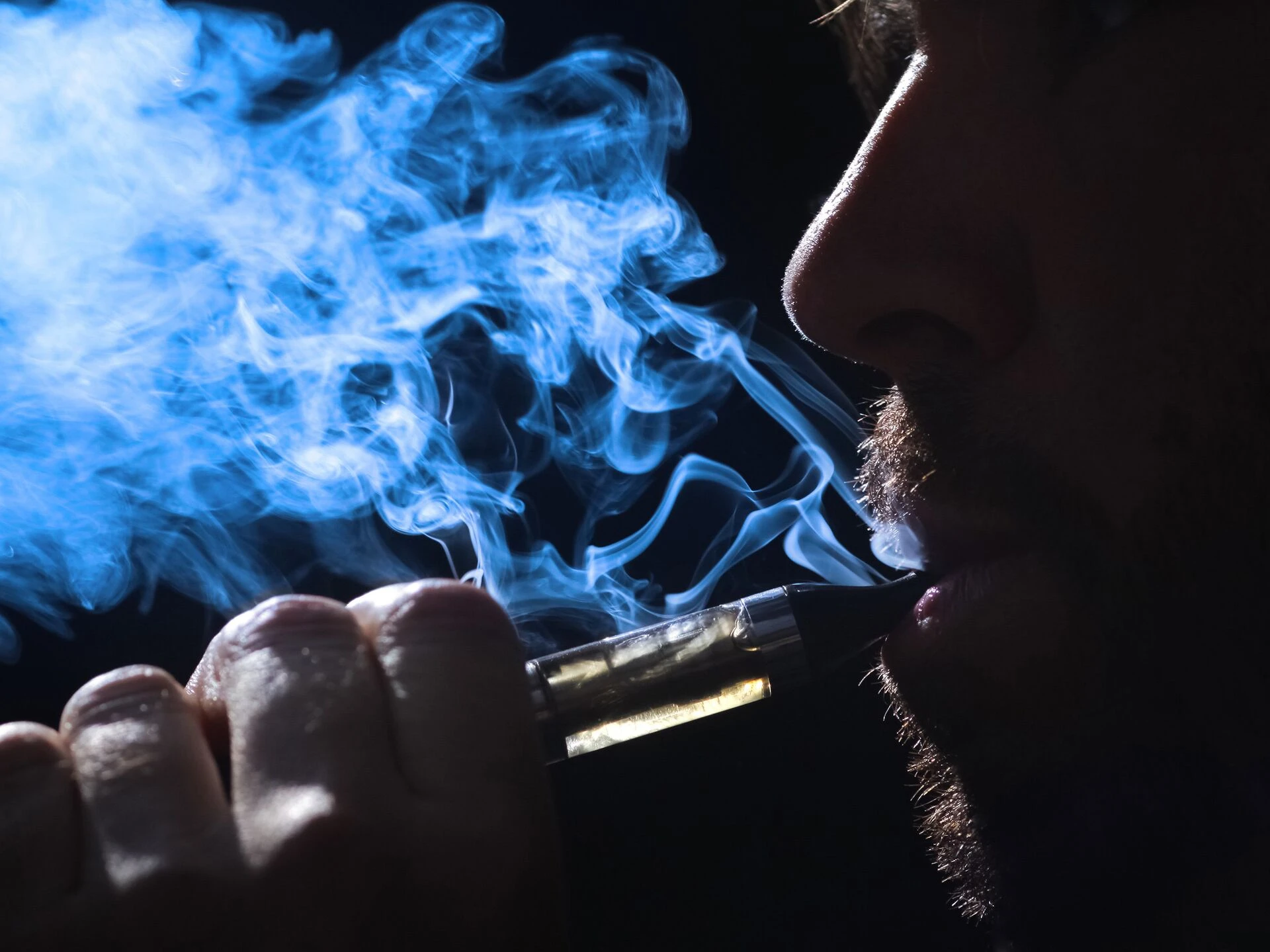 استانادا ۆەيپ سۇيىقتىعىن قولدان جاساپ ساتقان تۇرعىن ۇستالدى