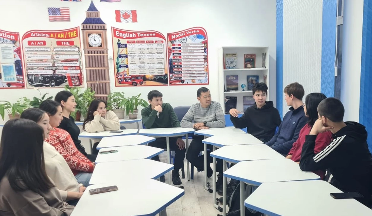 امەريكالىقتار التايدا ساباق بەرەدى