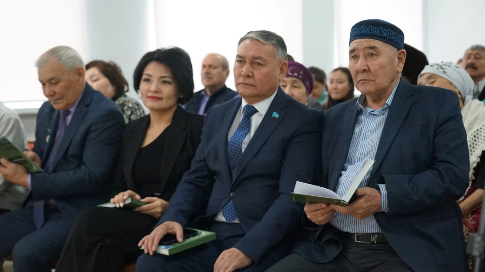 حالىق گەولوگى قوسىم پىشەنباەۆ تۋرالى كىتاپ جارىق كوردى