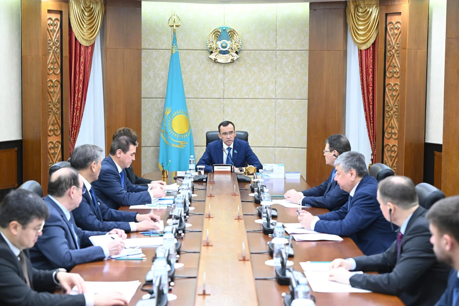 پالاتا بيۋروسىنىڭ وتىرىسى ءوتتى