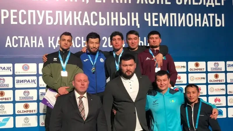 ۇلاندىق ءتورت اسكەري قىزمەتشى كۇمىس جۇلدەگەر اتاندى