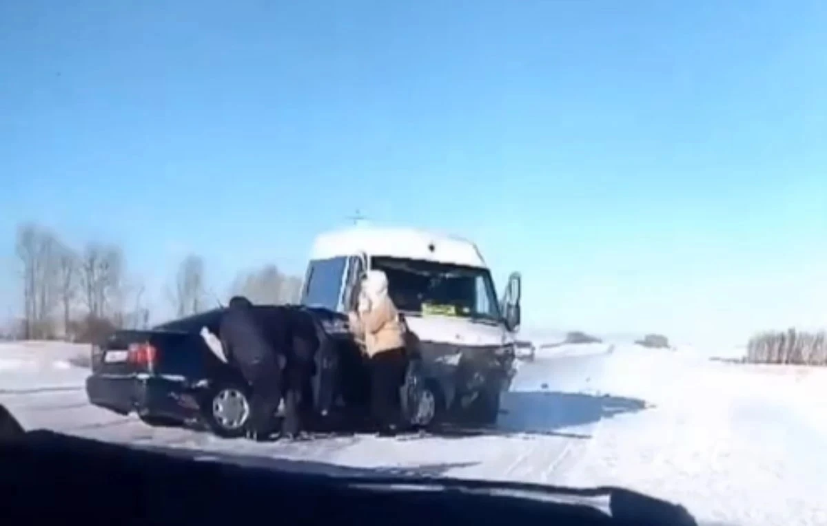 اقمولا وبلىسىندا وقۋشىلار مىنگەن اۆتوبۋس اپاتقا ۇشىرادى, قازا تاپقاندار بار