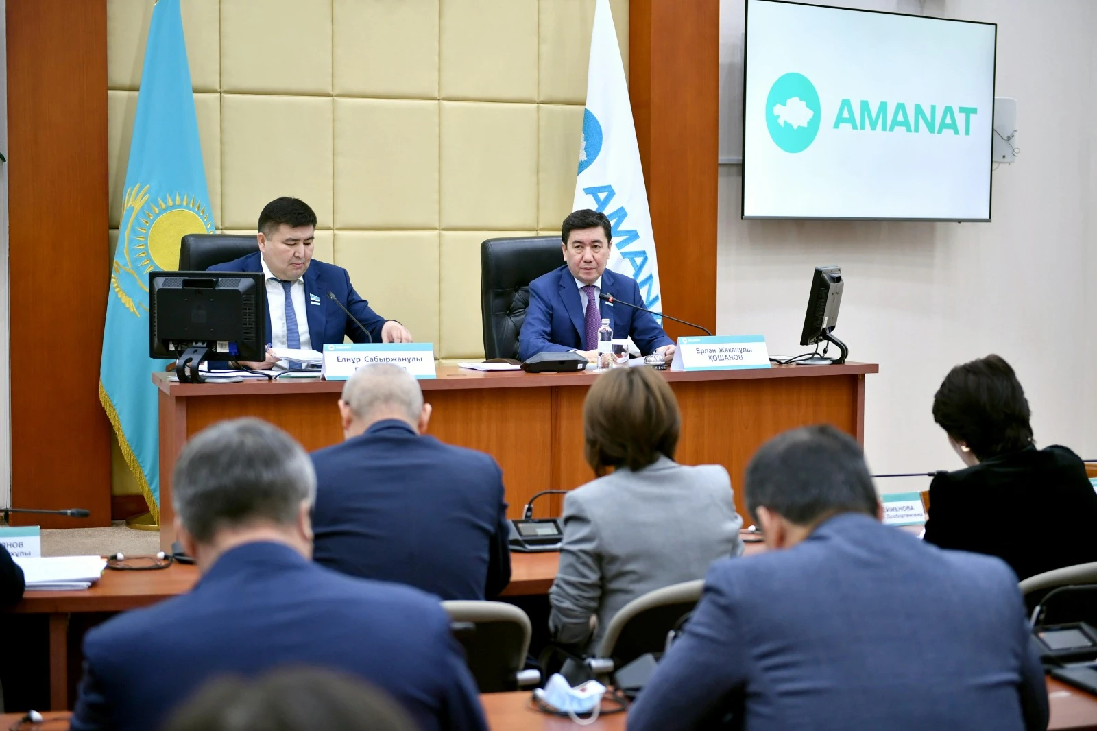 پرەزيدەنت ۇستانعان باعىتقا زاڭنامالىق قولداۋ كورسەتۋ – AMANAT فراكتسياسىنىڭ باستى باسىمدىعى