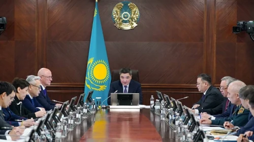 مينيسترلەر ءوز بەتىنشە شەشىم قابىلداي ءبىلۋى ءتيىس - ولجاس بەكتەنوۆ