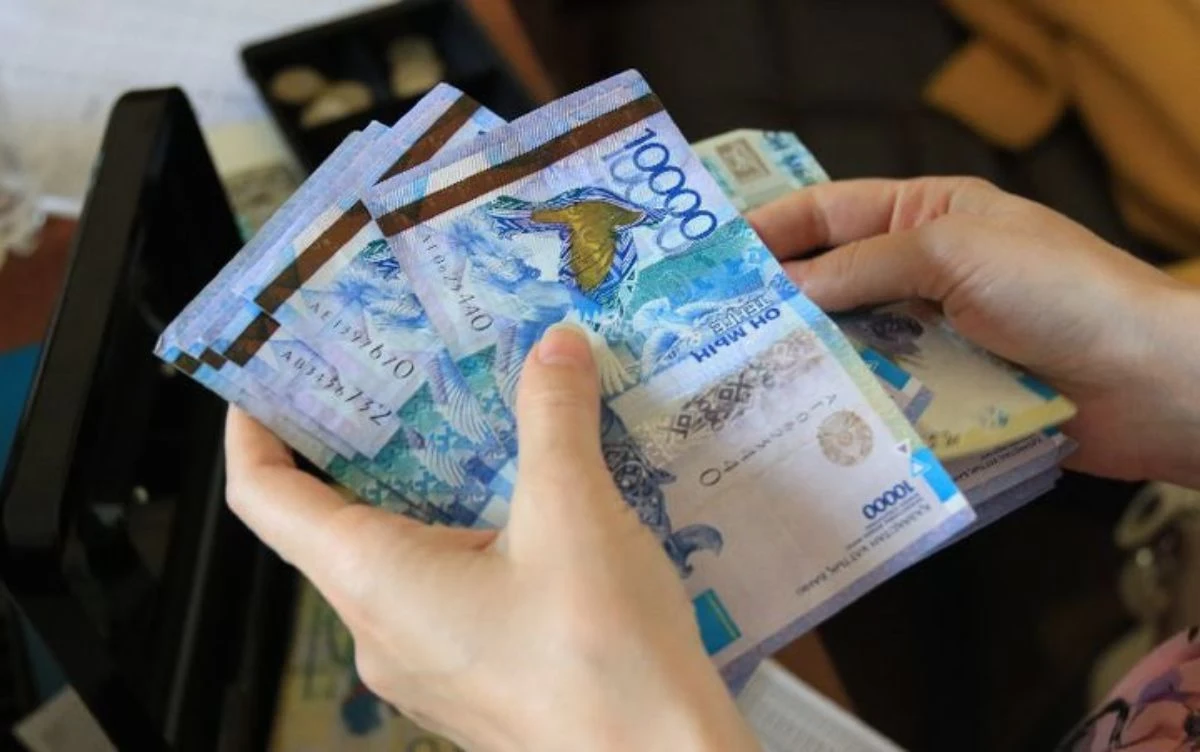 «تۋىستارىنا اۋدارعان». مەكتەپ ەسەپشىسى  90 ميلليون تەڭگە جىمقىردى دەگەن كۇدىككە ءىلىندى