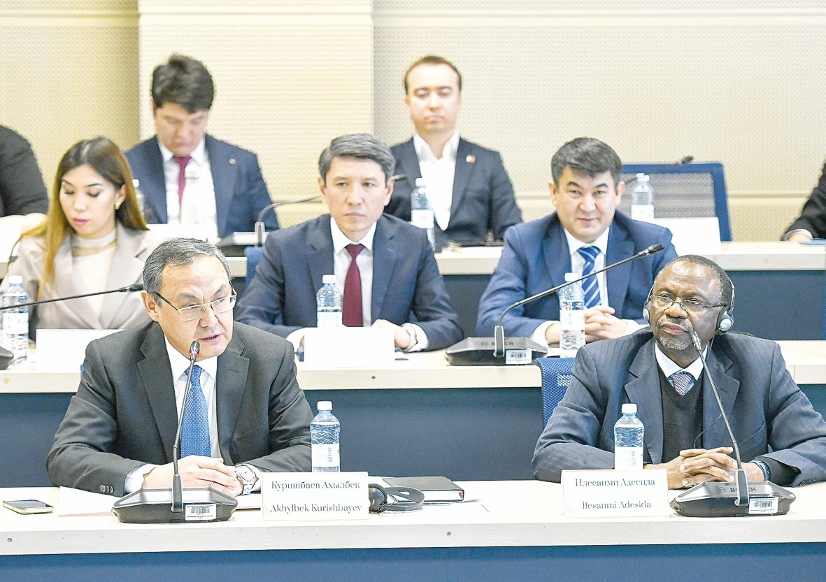 اكادەميانىڭ باعىتى ايقىن