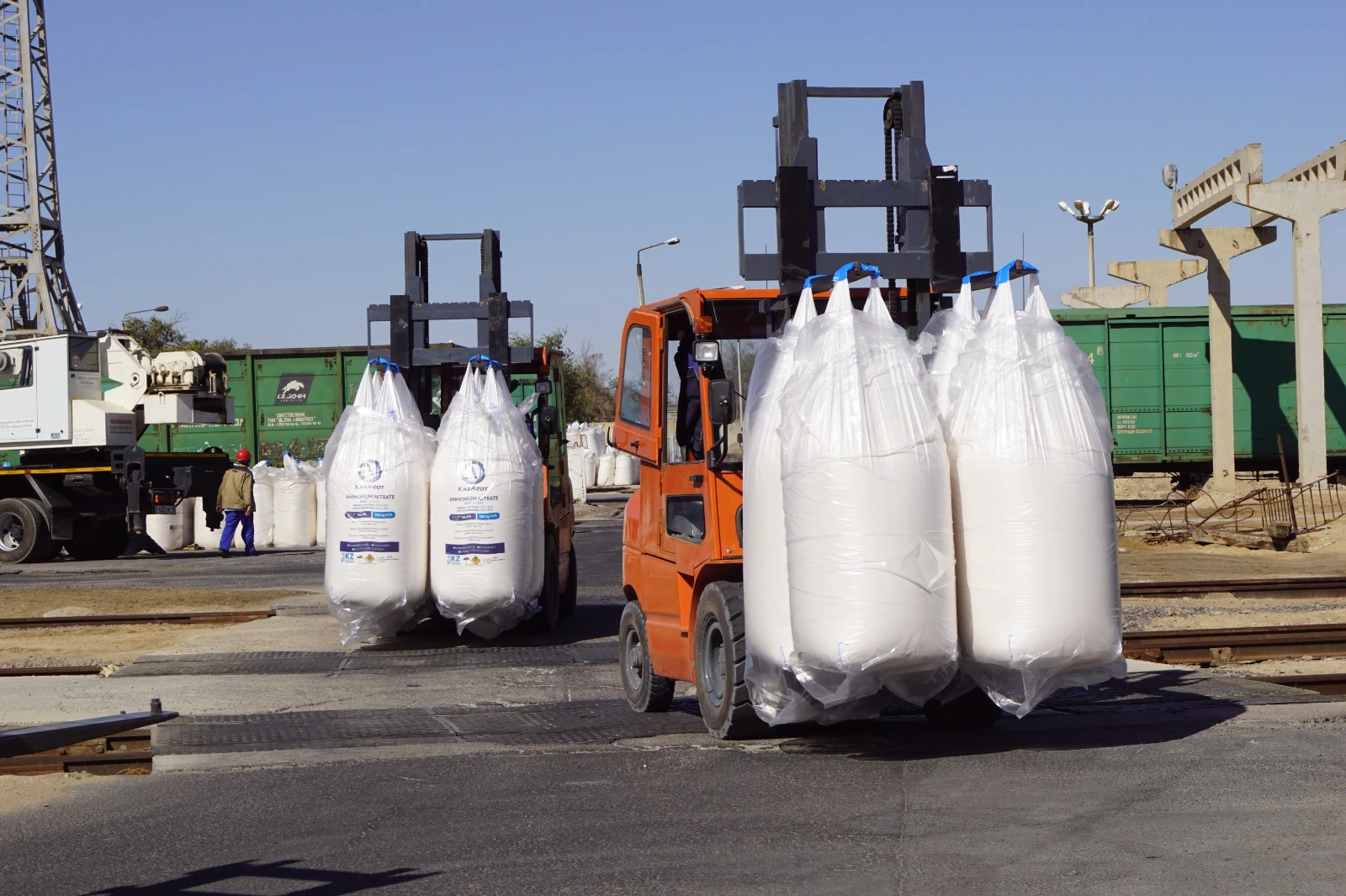 «قازازوت» ءونىمى العاش رەت اقتاۋ پورتى ارقىلى الەمدىك نارىققا شىعارىلدى