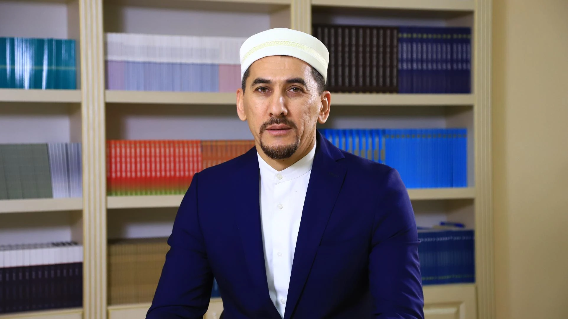 «اقساقالداردى مەشىتتەن ەمەس, مەيرامحانادان ءجيى  كورەمىز». يمام ءدىن سالاسىنداعى تۇيتكىلدى ايتتى