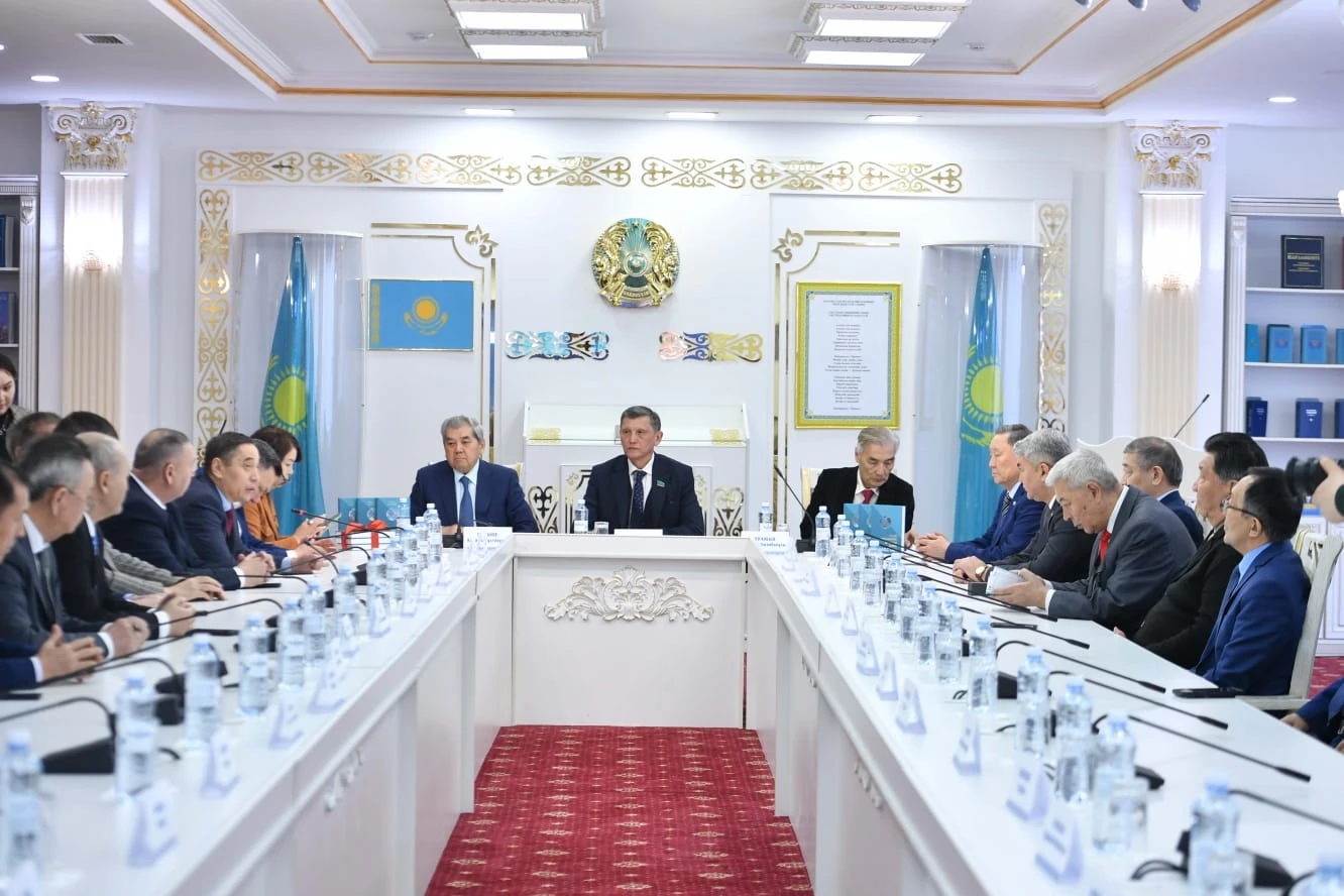 «رەسەي مەملەكەتتىك دۋماسى جانە قازاقستان» كىتابىنىڭ تۇساۋكەسەرى ءوتتى