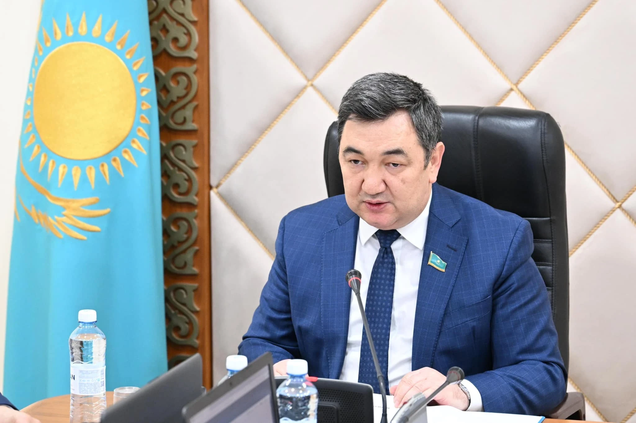 كيەلى ورىندار مەملەكەت قاراۋىندا بولۋى ءتيىس - سەناتور