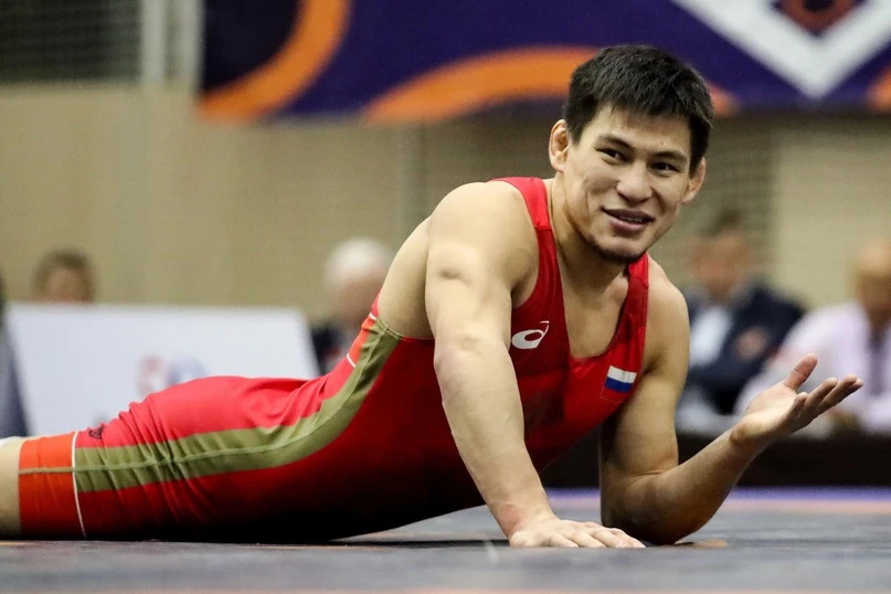 ومبىنىڭ قازاعىنا قولا مەدال بۇيىردى