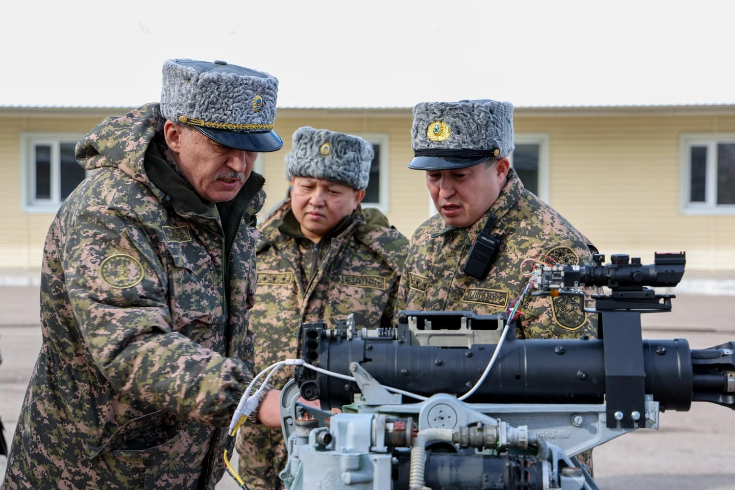 قورعانىس ءمينيسترى بىرنەشە گارنيزوندى ارالادى