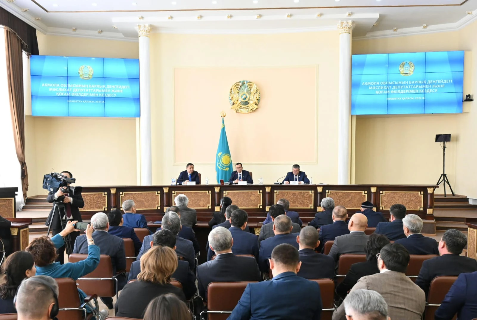 سەنات توراعاسى وبلىس تۇرعىندارىمەن كەزدەستى