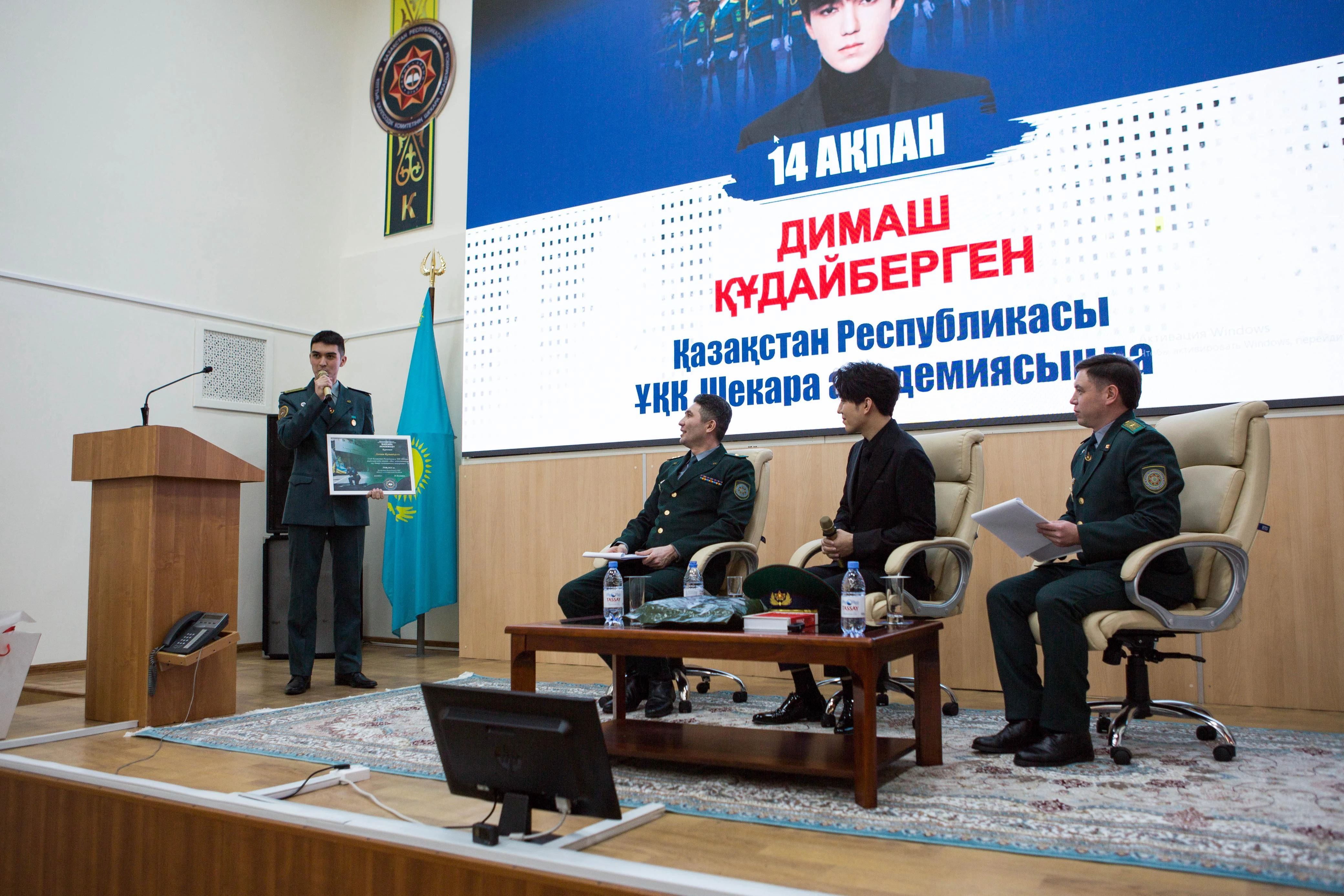 ديماش قۇدايبەرگەن جاس كۋرسانتتارمەن كەزدەستى