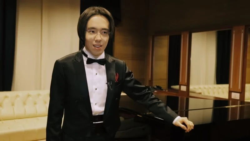 راحات-بي ابدىساعين وپەراسىنىڭ پرەمەراسى  ۇلىبريتانيادا انشلاگپەن ءوتتى