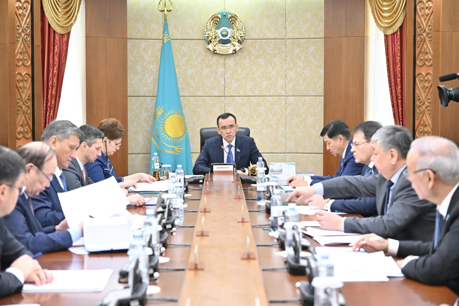 سەناتورلار بيزنەستى جاقسارتۋعا باعىتتالعان زاڭدى قارايدى