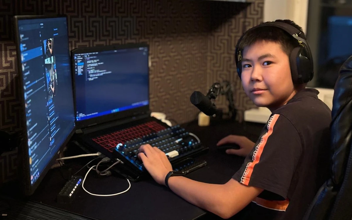 ارمانى – Google-گە قىزمەتكە تۇرۋ