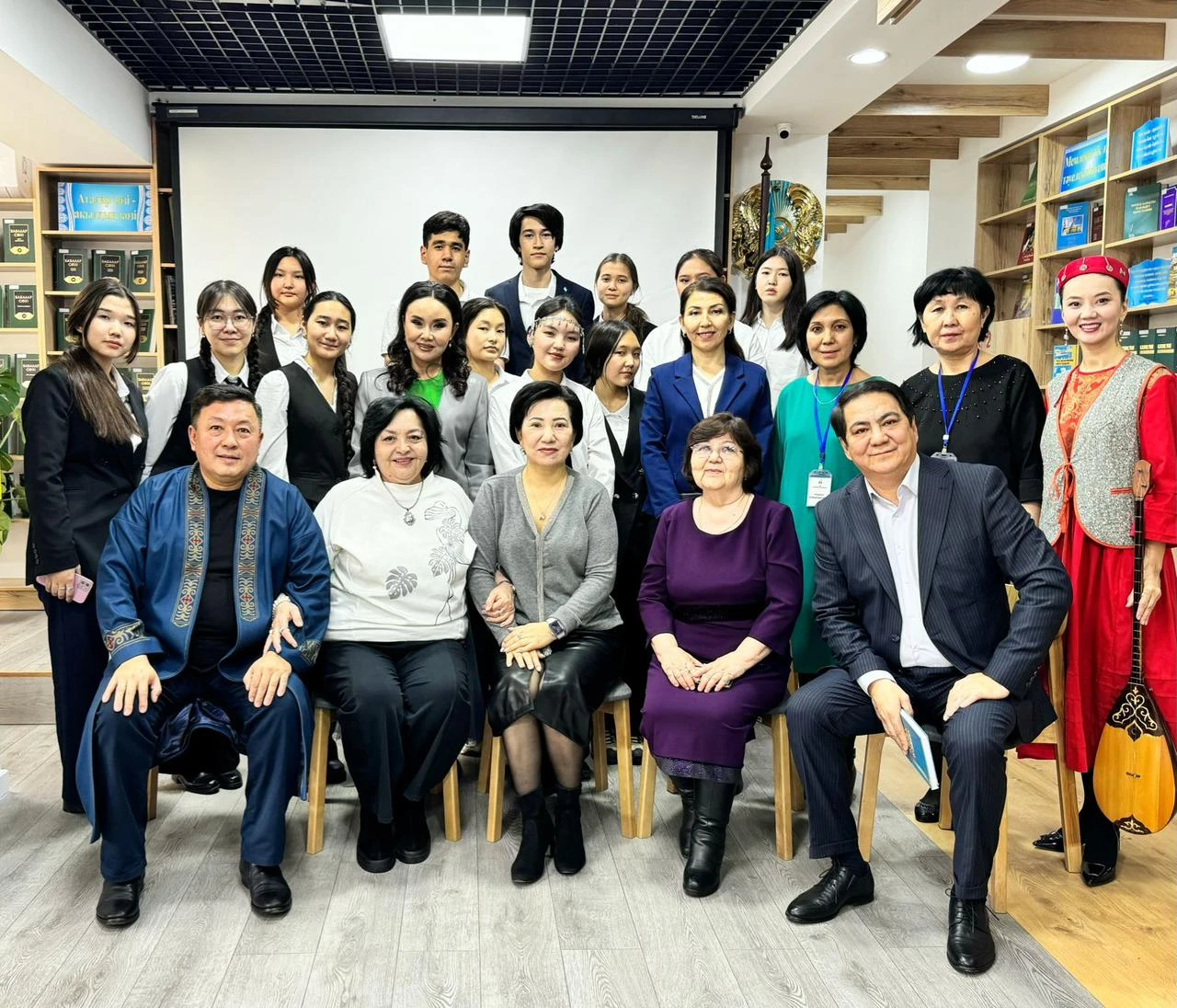 شاكەن ايمانوۆتىڭ تۋعانىنا – 110 جىل. كىتاپحانادا جىلى جۇزدەسۋ ءوتتى