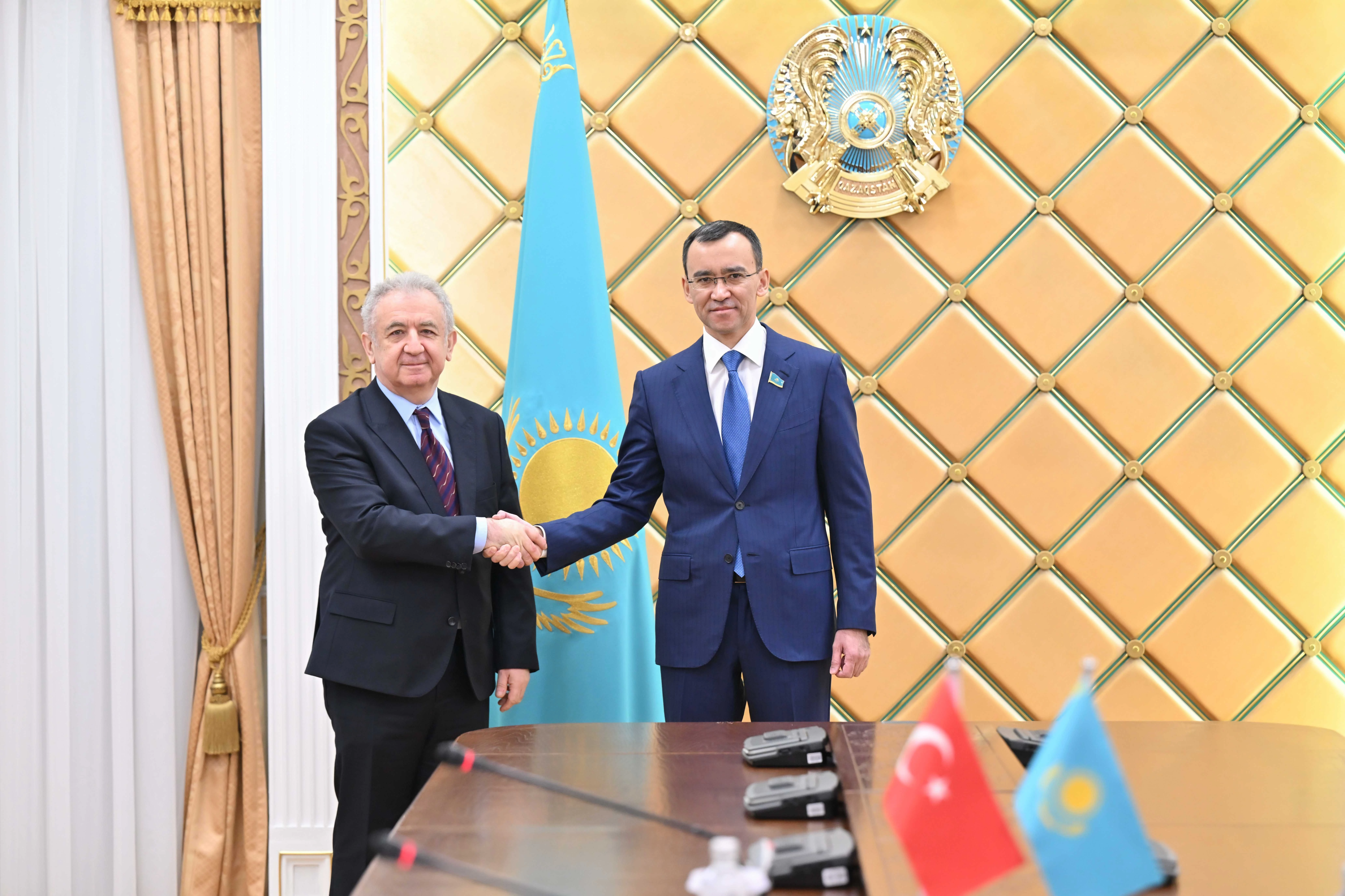 سەنات توراعاسى تۇركيانىڭ قازاقستانداعى ەلشىسىمەن كەزدەستى