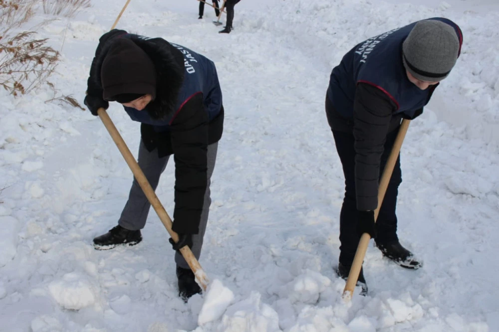 قار كۇرەپ, قارتتارعا كومەكتەستى